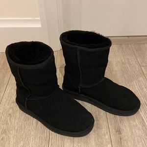 Girls black Ugg boots